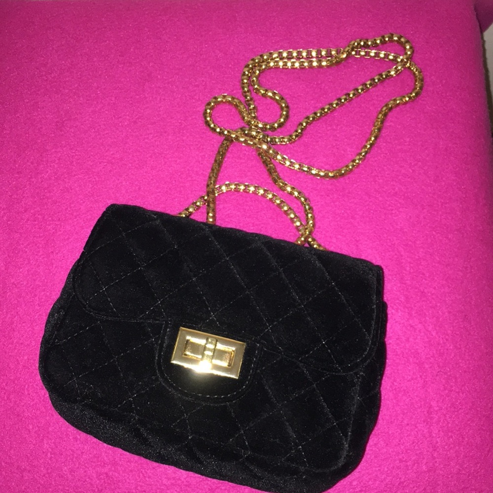 Small velvet clutch/crossbody with gold chain